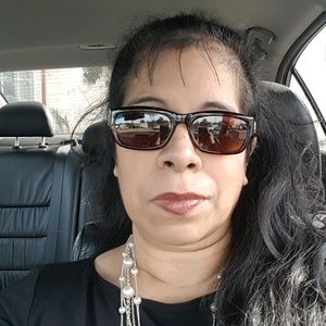 Meet your Posher, Cynthia